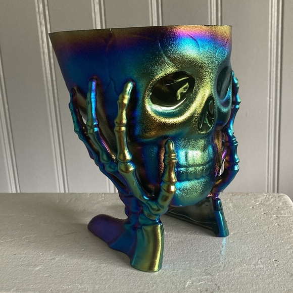 NWT Green Iridescent Oil Slick Skull 💀 in Hands Snack or Candy Bowl Decoration - Picture 6 of 17